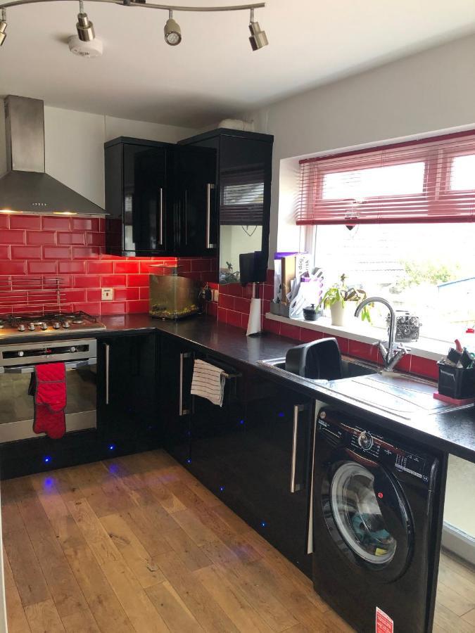 Six By The Sea - 2 Bed House - A Little Something For Everyone Saint Columb Minor Extérieur photo